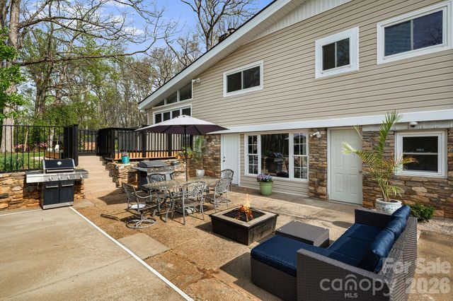87 W Oakview Road, Asheville, NC 28806