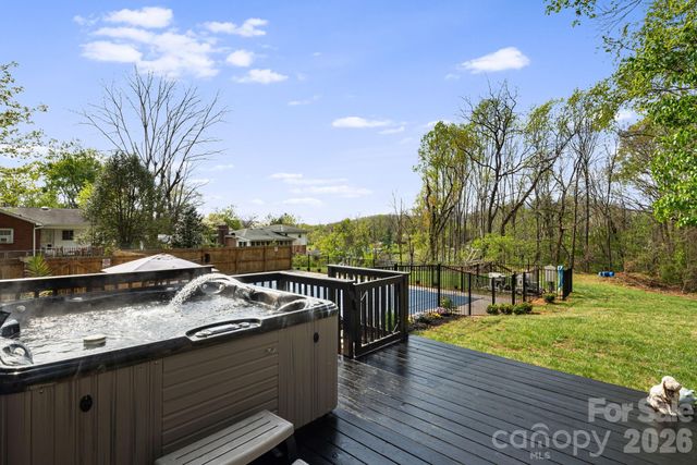 87 W Oakview Road, Asheville, NC 28806