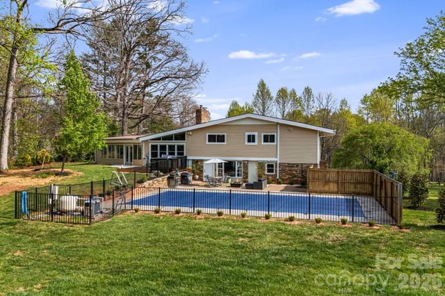 87 W Oakview Road, Asheville, NC 28806
