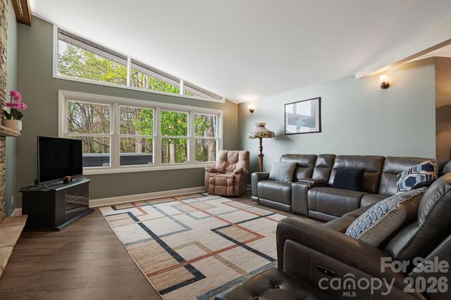 87 W Oakview Road, Asheville, NC 28806