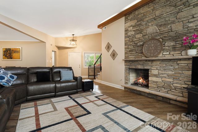 87 W Oakview Road, Asheville, NC 28806
