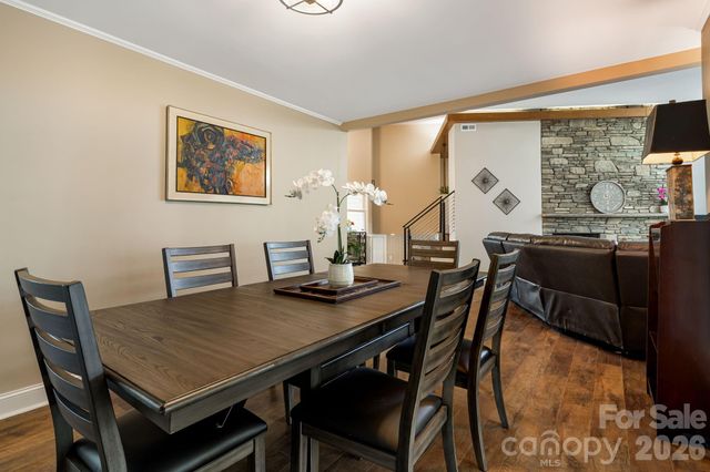 87 W Oakview Road, Asheville, NC 28806
