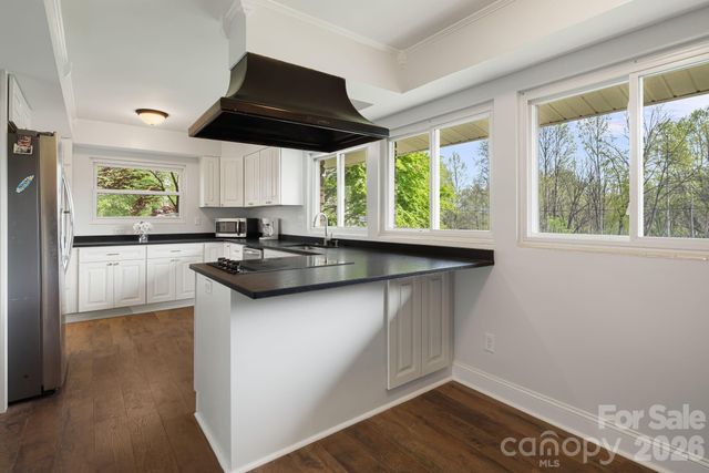 87 W Oakview Road, Asheville, NC 28806