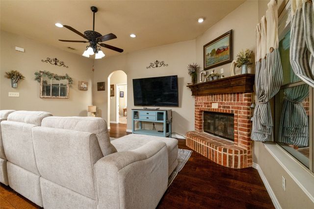 101 Lyndsey Court, Boyd, TX 76023