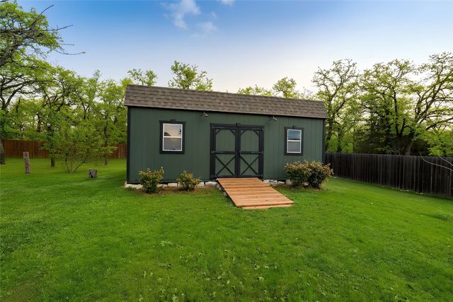 101 Lyndsey Court, Boyd, TX 76023