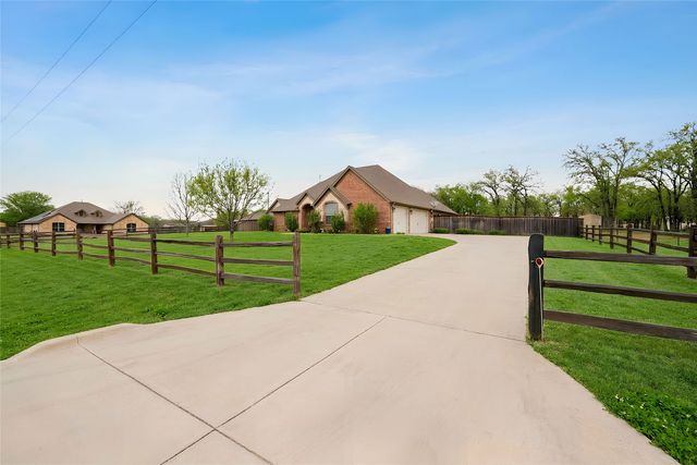 101 Lyndsey Court, Boyd, TX 76023