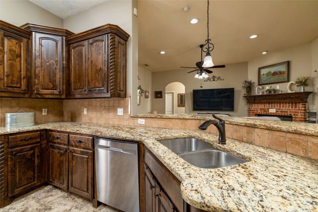 101 Lyndsey Court, Boyd, TX 76023