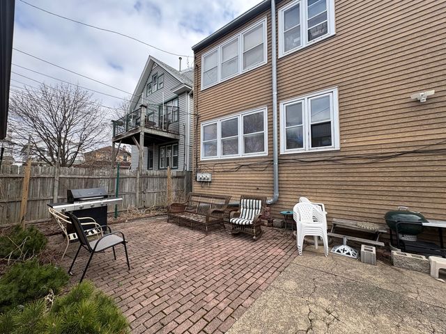 5054 N Lockwood Avenue, Chicago, IL 60630