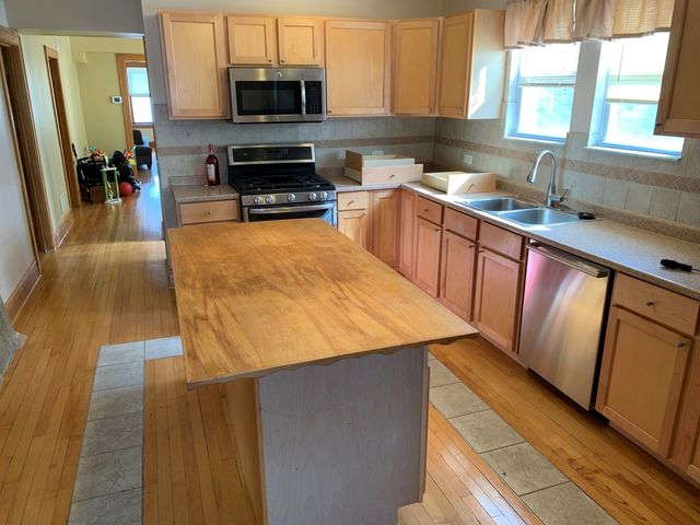 5054 N Lockwood Avenue, Chicago, IL 60630