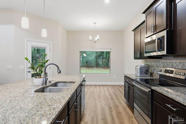 6782 Beaudry Ln, Milton, FL 32570