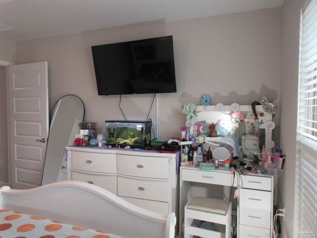 6782 Beaudry Ln, Milton, FL 32570