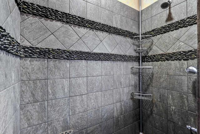 1003 S Henry Rd, Greenacres, WA 99016