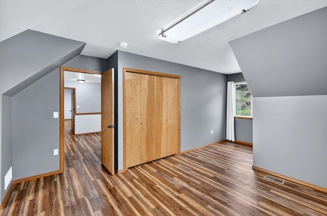 1003 S Henry Rd, Greenacres, WA 99016