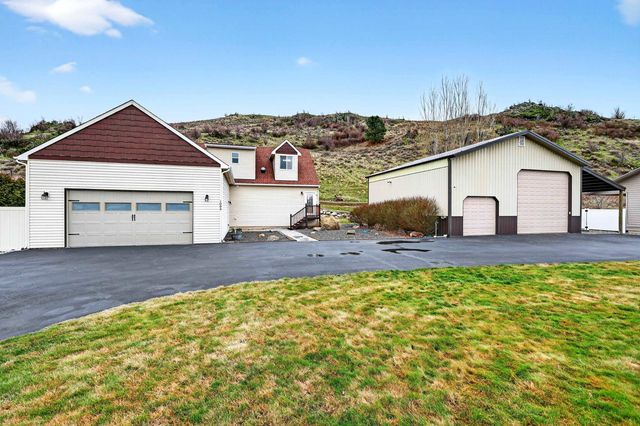 1003 S Henry Rd, Greenacres, WA 99016