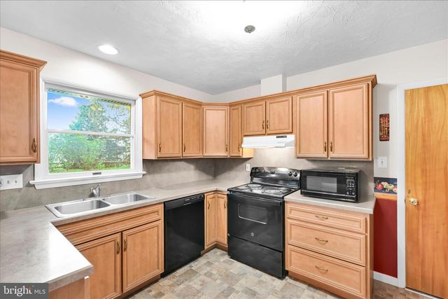 311 N PENRYN RD, Manheim, PA 17545