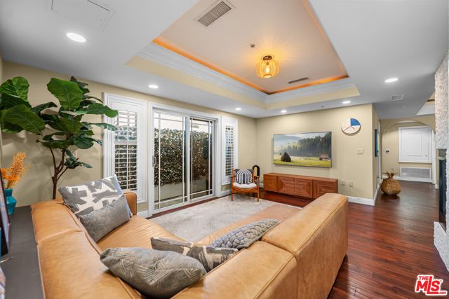 837 Crenshaw Boulevard 204, Los Angeles, CA 90005