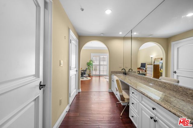 837 Crenshaw Boulevard 204, Los Angeles, CA 90005