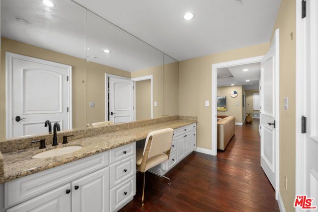 837 Crenshaw Boulevard 204, Los Angeles, CA 90005