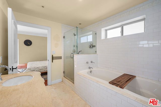 837 Crenshaw Boulevard 204, Los Angeles, CA 90005