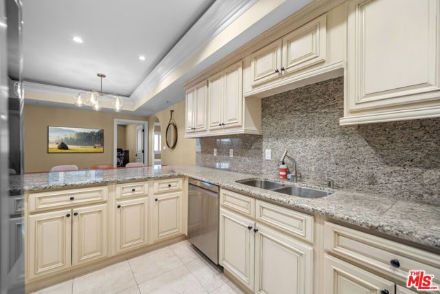 837 Crenshaw Boulevard 204, Los Angeles, CA 90005