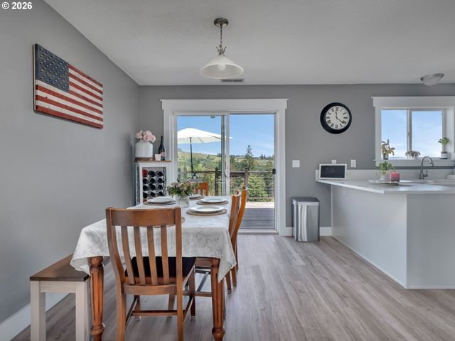 19775 Ne TRUNK Rd, Dundee, OR 97115