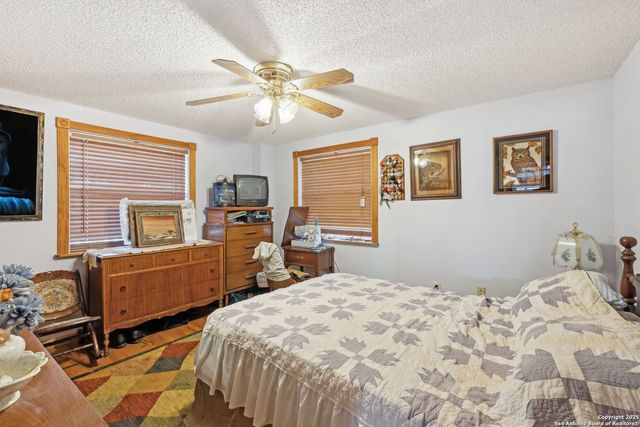 200 HIGHLAND DR, Bandera, TX 78003