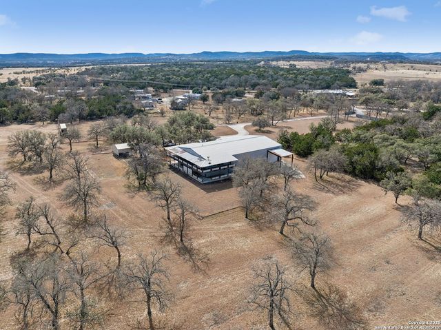 200 HIGHLAND DR, Bandera, TX 78003