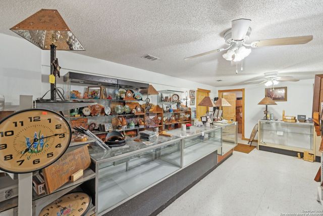 200 HIGHLAND DR, Bandera, TX 78003
