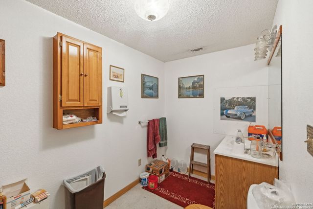 200 HIGHLAND DR, Bandera, TX 78003