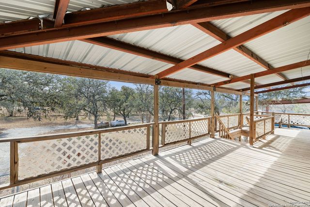 200 HIGHLAND DR, Bandera, TX 78003