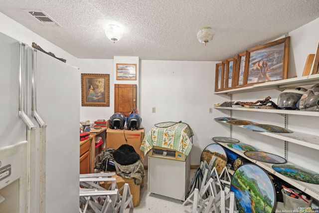 200 HIGHLAND DR, Bandera, TX 78003