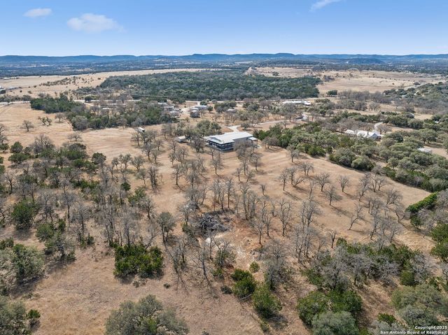 200 HIGHLAND DR, Bandera, TX 78003