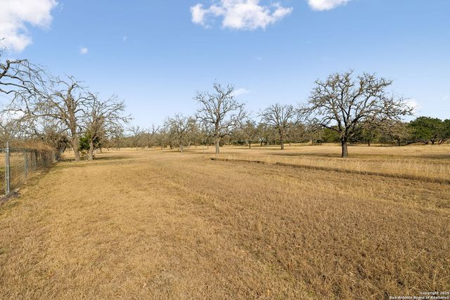 200 HIGHLAND DR, Bandera, TX 78003