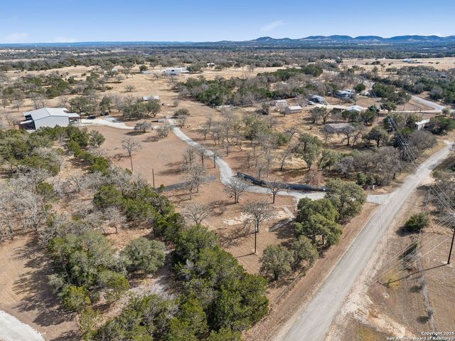200 HIGHLAND DR, Bandera, TX 78003