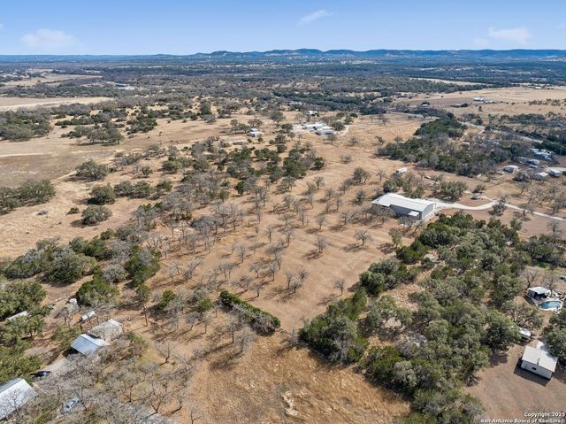 200 HIGHLAND DR, Bandera, TX 78003
