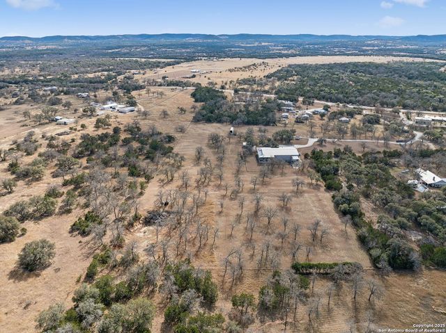 200 HIGHLAND DR, Bandera, TX 78003