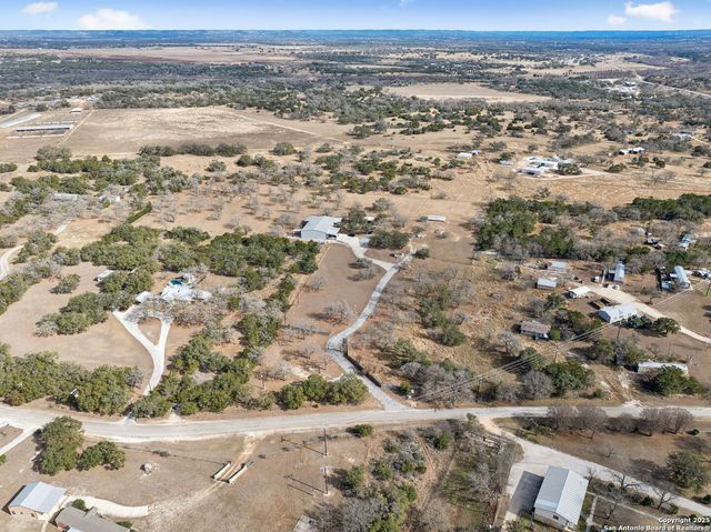 200 HIGHLAND DR, Bandera, TX 78003