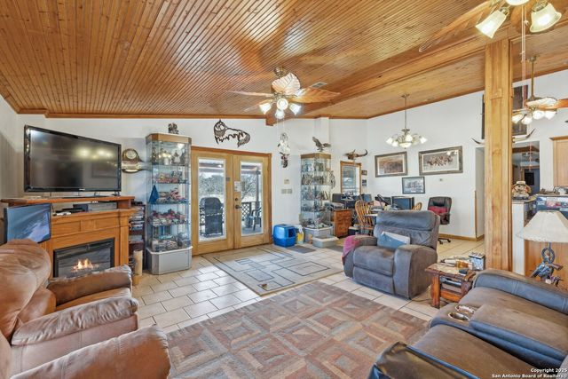 200 HIGHLAND DR, Bandera, TX 78003