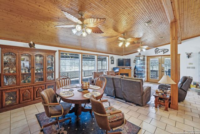 200 HIGHLAND DR, Bandera, TX 78003