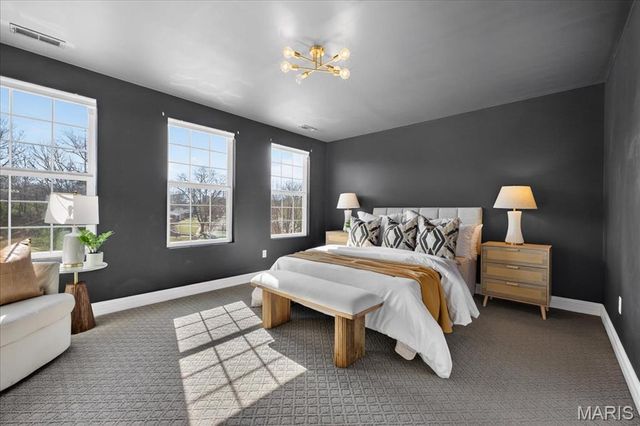 1087 E Linden Avenue, St Louis, MO 63117