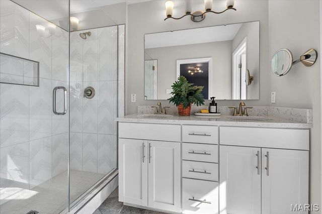 1087 E Linden Avenue, St Louis, MO 63117