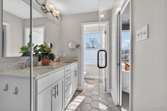 1087 E Linden Avenue, St Louis, MO 63117