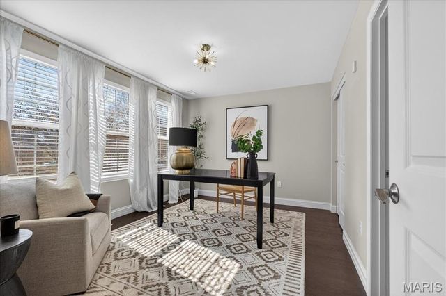 1087 E Linden Avenue, St Louis, MO 63117