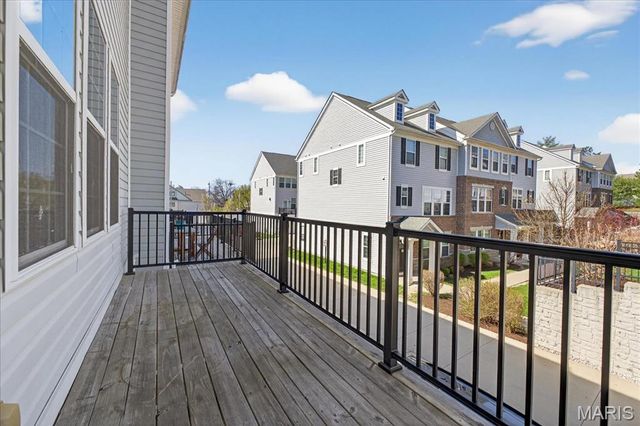 1087 E Linden Avenue, St Louis, MO 63117