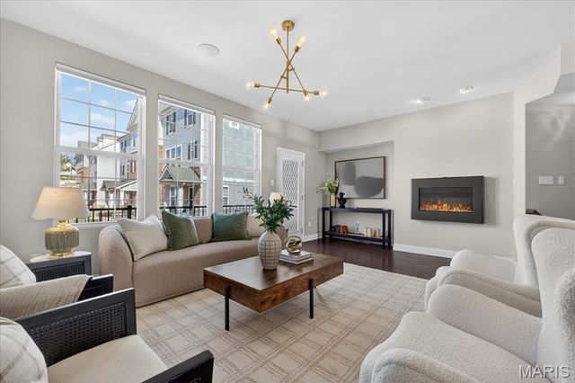 1087 E Linden Avenue, St Louis, MO 63117