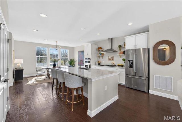 1087 E Linden Avenue, St Louis, MO 63117