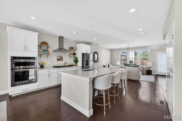 1087 E Linden Avenue, St Louis, MO 63117