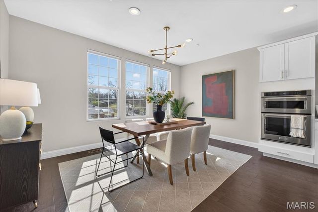 1087 E Linden Avenue, St Louis, MO 63117