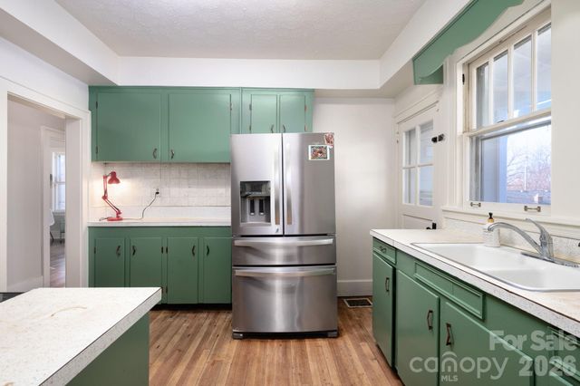 17 Vandalia Avenue, Asheville, NC 28806