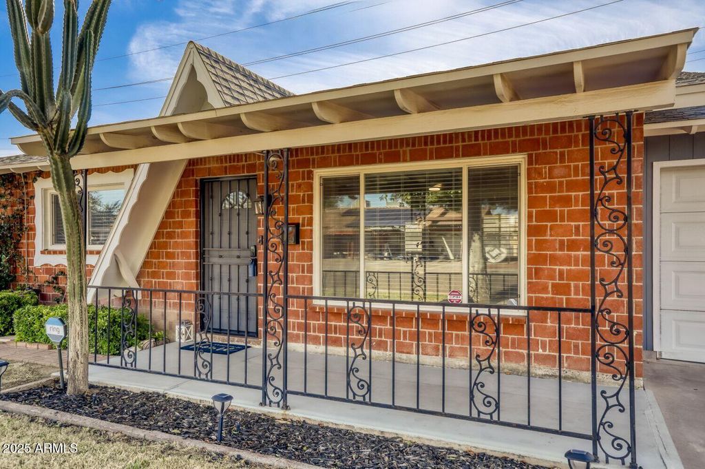 4025 W CLAREMONT Street, Phoenix, AZ 85019